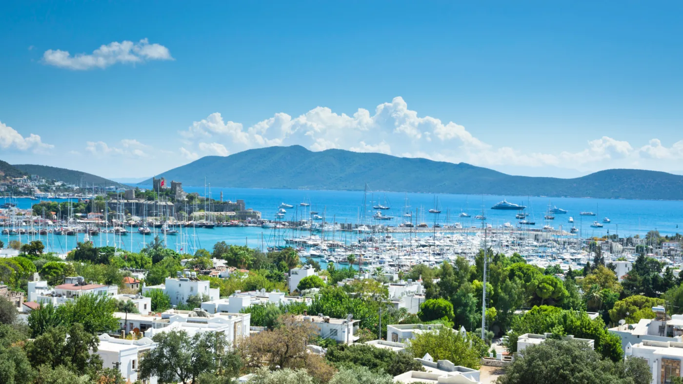Bodrum'un meşhur yemeği Çökertme Kebabı: ince kızarmış patates üzerine dana bonfile